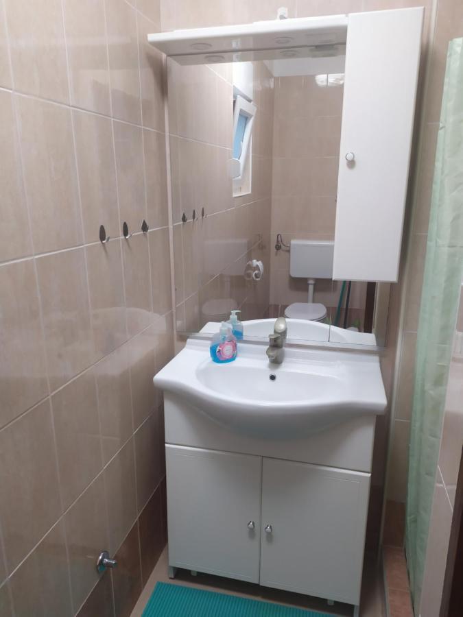 Apartmani Vjeko Vir Eksteriør billede